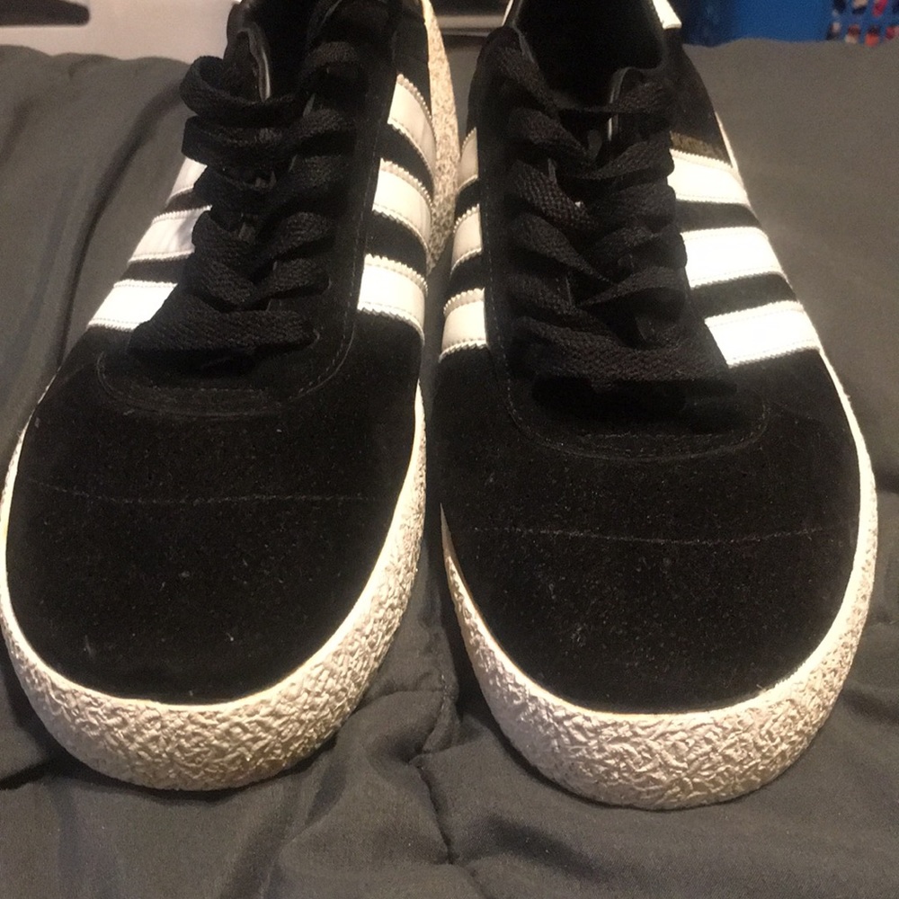 An adidas black designed white shoe, exactly what you see in the picture